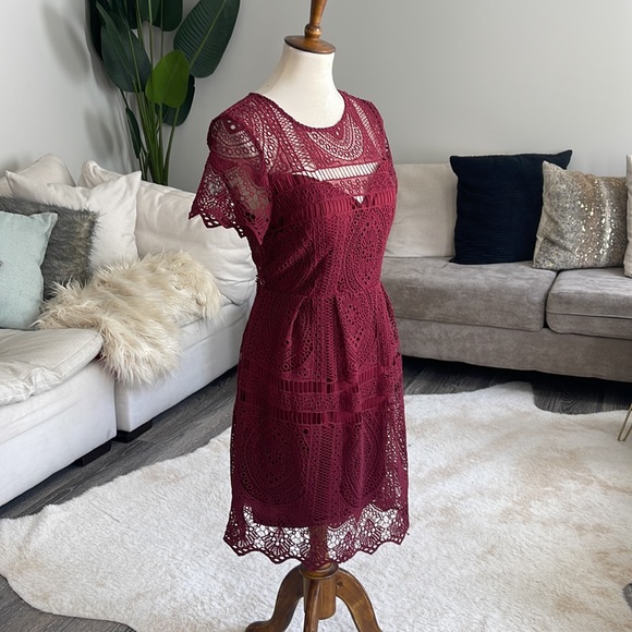 Burgundy open back dress - Picture 3 of 6